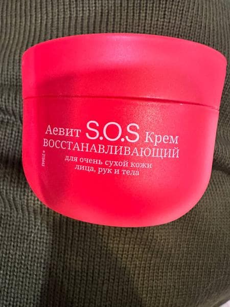Крем AEVIT SOS восстанавливающий — фото из отзыва «Спасение для сухой кожи в красной баночке.» (2 из 3)