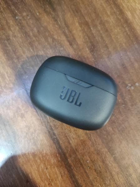 Наушники JBL Wave Beam TWS — фото из отзыва «Очень хорошие, я довольна.» (1 из 8)