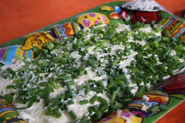 Салат с брынзой и шпротами
