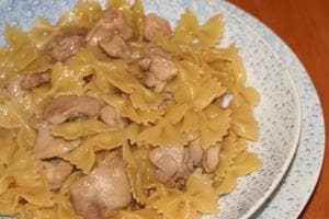 Фарфалле с курицей и медом