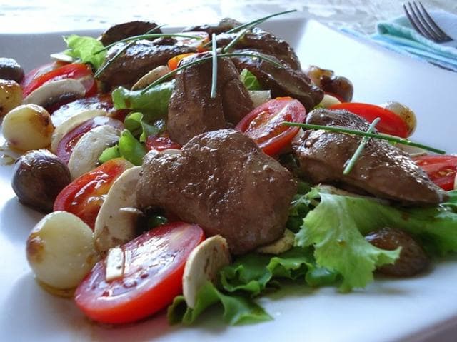 Салат с куриной печенью