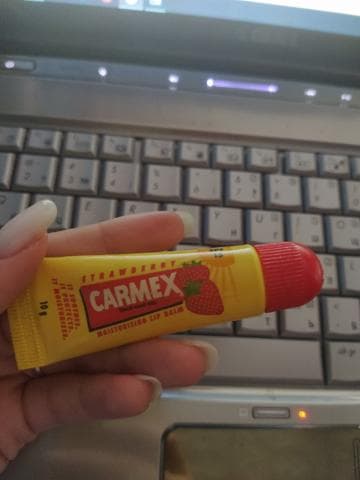 Бальзам для губ Carmex Strawberry