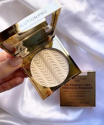 Пудра для лица Revolution Pro CC Perfecting Pressed Powder