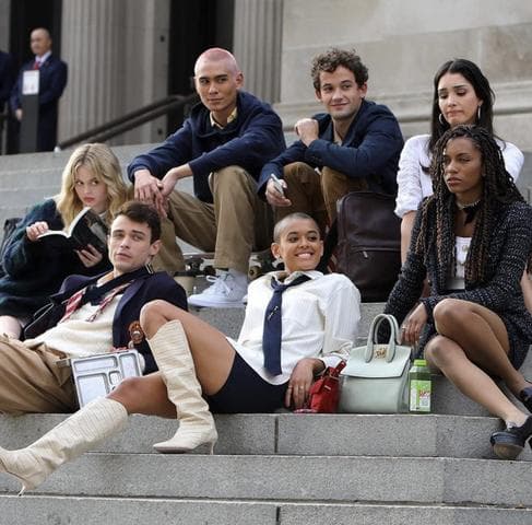 Сериал "Сплетница" (2021)