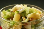 Салат из ананасов с яблоками и сельдереем