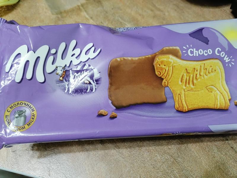 Милка ткань. Шоколадка Милка. Шоколад "Milka". Milka печенье с шоколадом. Печенье Милка коровка.